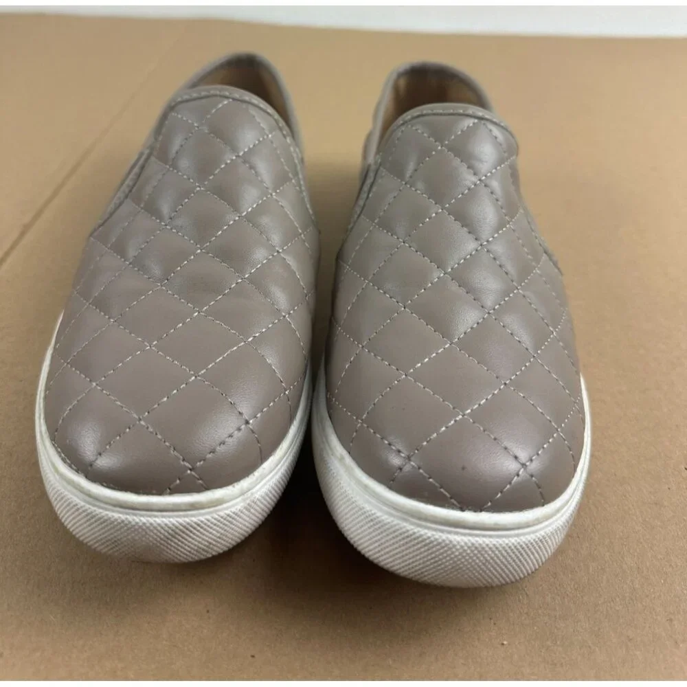Womens Brash  quilted beige / taupe low top slip on shoes size 9
